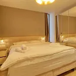 Uni88 Apartments Hotel 4*