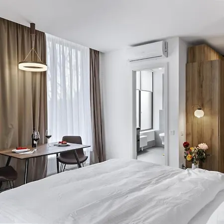 Uni88 Apartments Hotel 4*