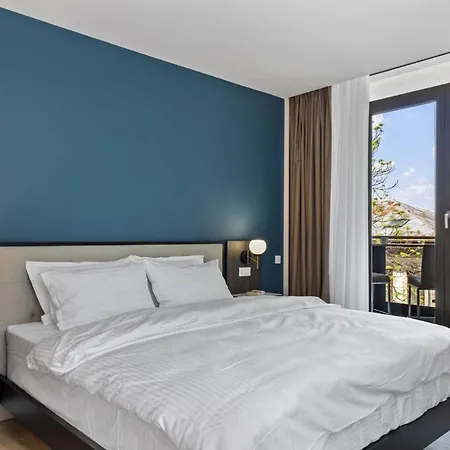 Uni88 Apartments Hotel 4*