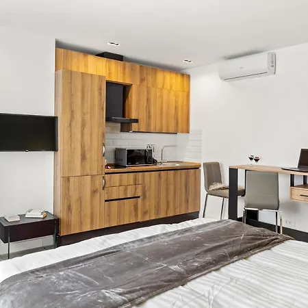 Uni88 Apartament *