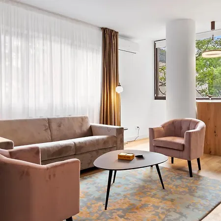 Uni88 Apartments Hotel アパートホテル 4*