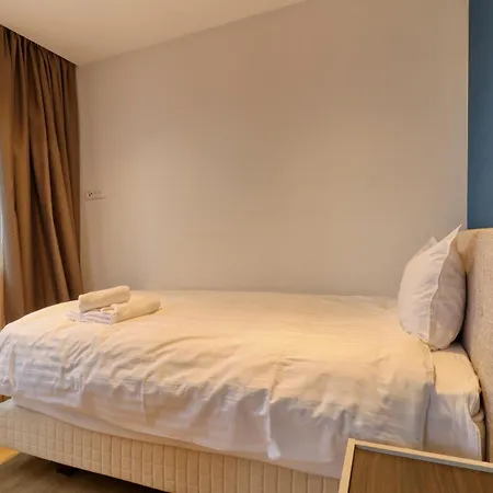 Apartament Uni88 *