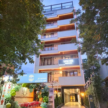 Uni88 Apartments Hotel アパートホテル 4*