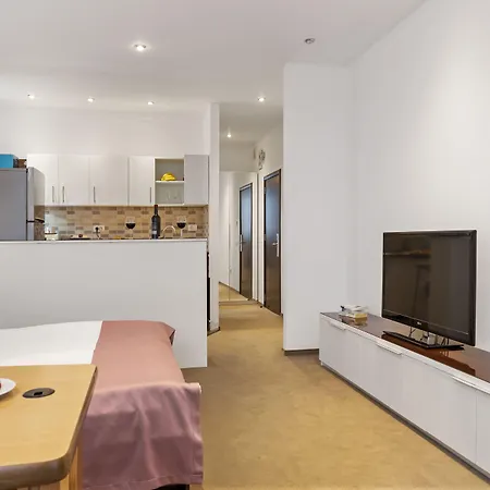 Uni88 Apartments Hotel 4*