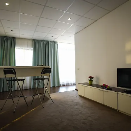 Uni88 Apartments Hotel