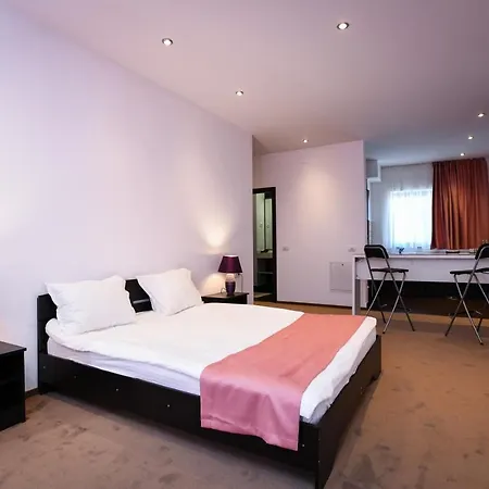 Uni88 Apartments Hotel アパートホテル 4*